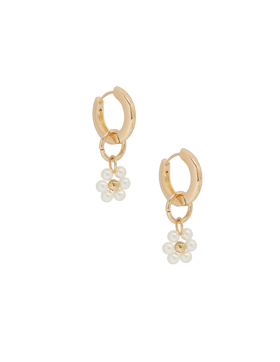 Aretes cortos de flor con acabado lustre
