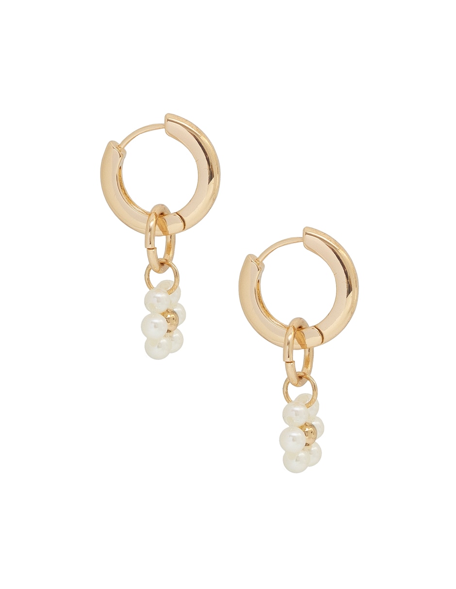 Aretes cortos de flor con acabado lustre