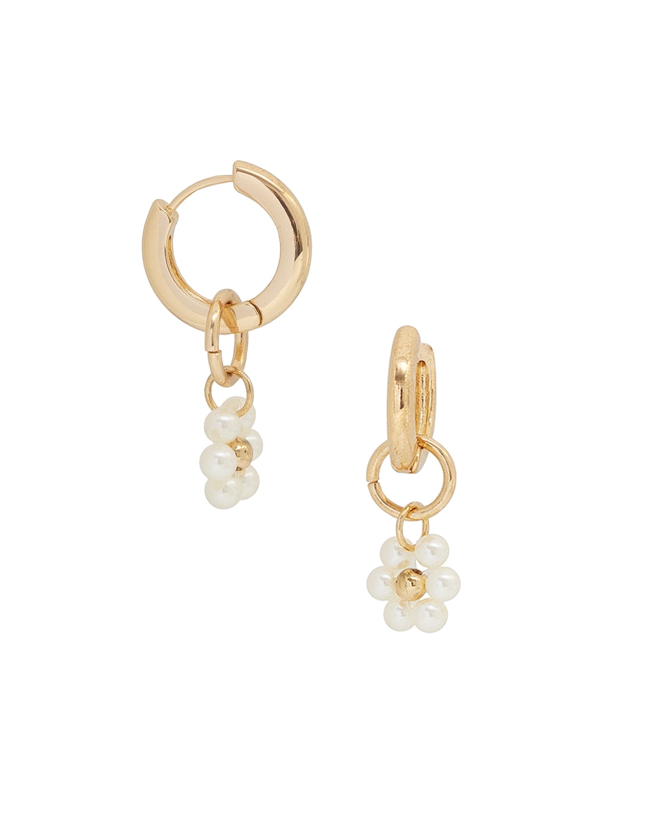 Aretes cortos de flor con acabado lustre