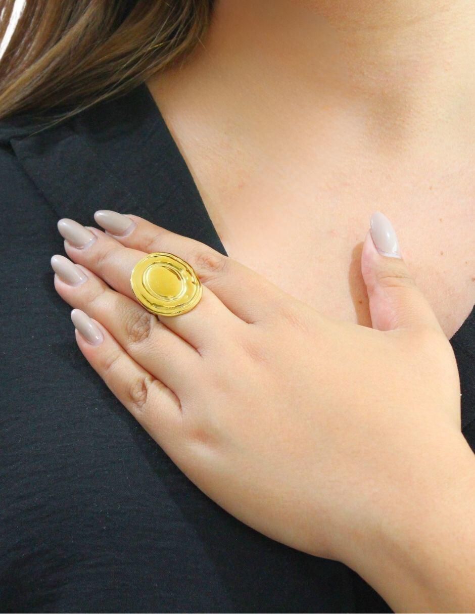 Anillo oval brillante