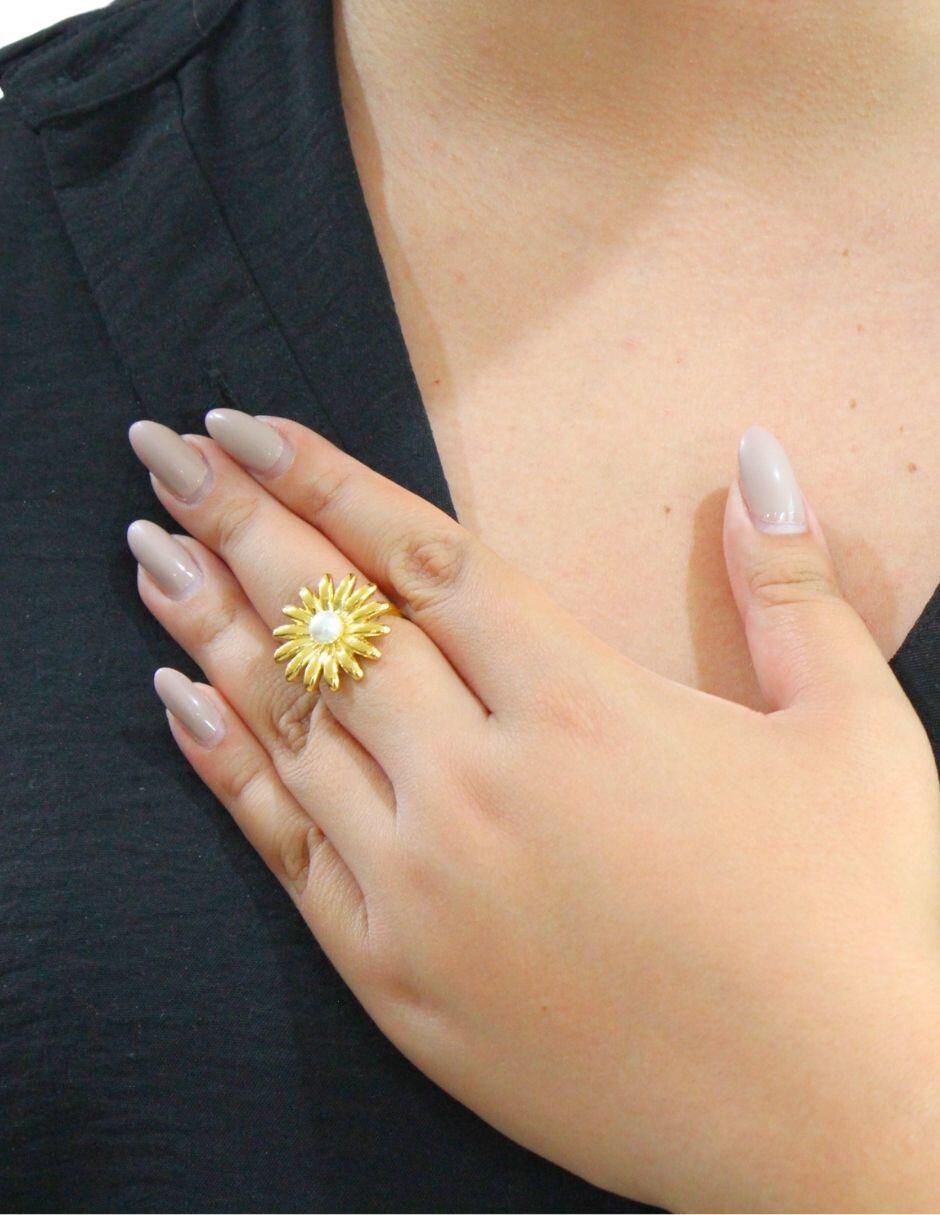 Anillo de flor brillante