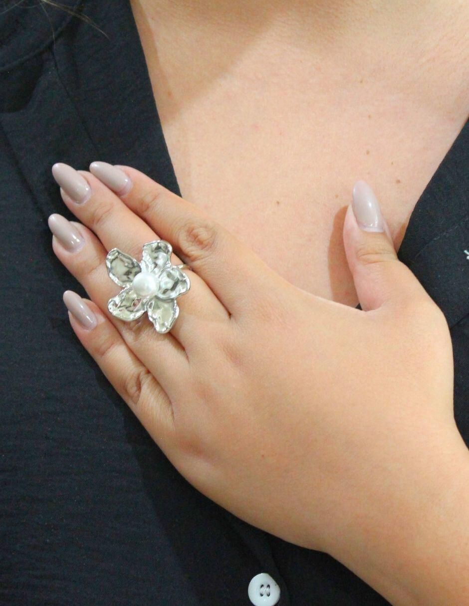 Anillo de flor brillante