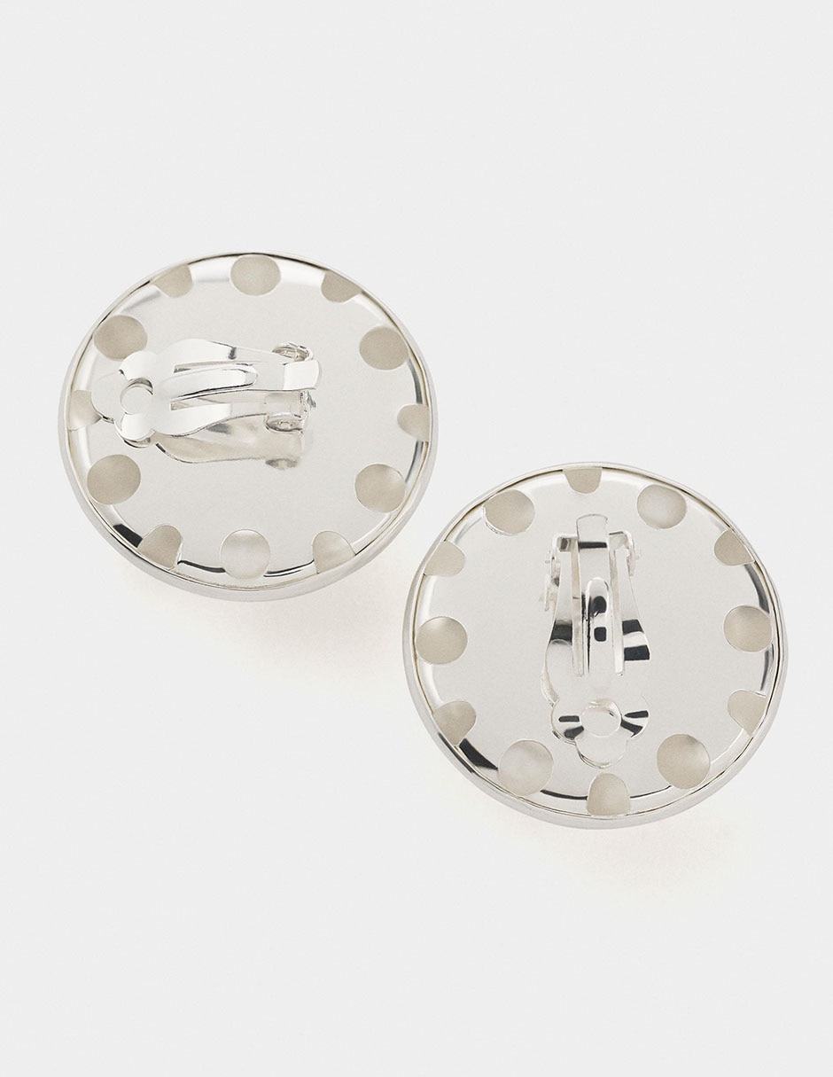 Aretes cortos con acabado brillante