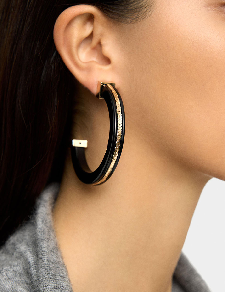 Aretes cortos con acabado pulido