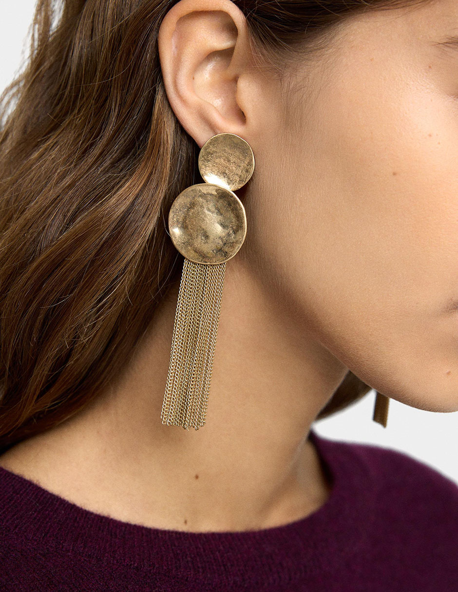 Aretes cortos con acabado pulido