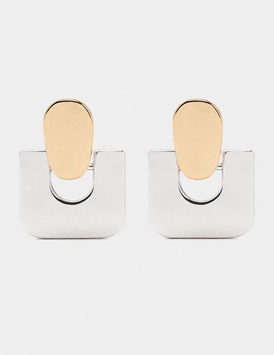 Aretes cortos con acabado liso Aretes cortos con acabado liso