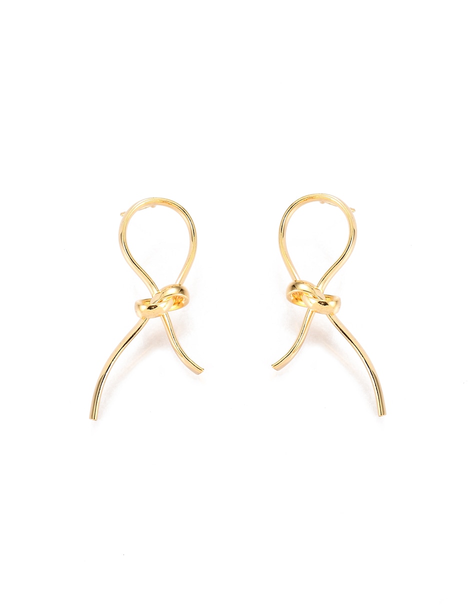 Aretes largos con acabado brillante 1