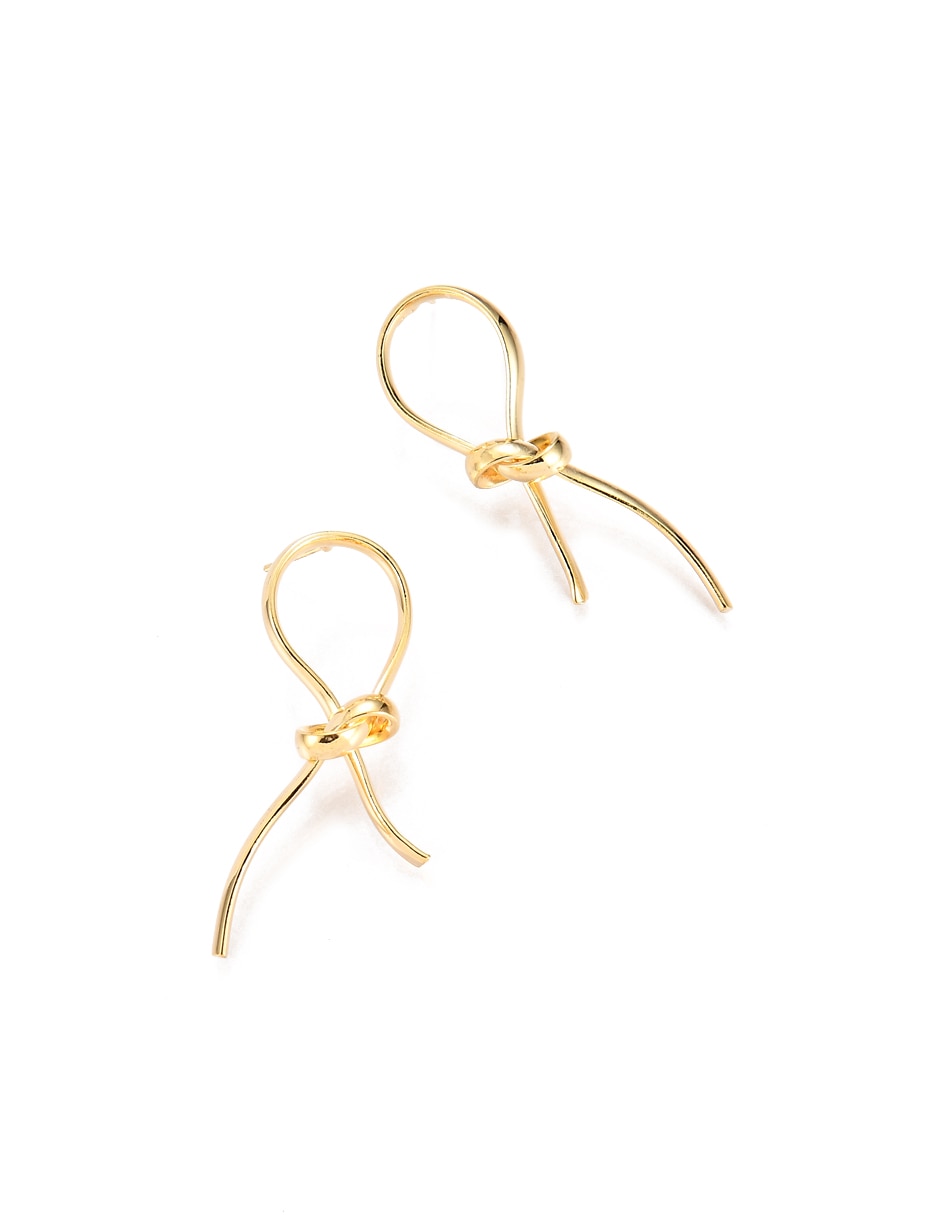 Aretes largos con acabado brillante 2