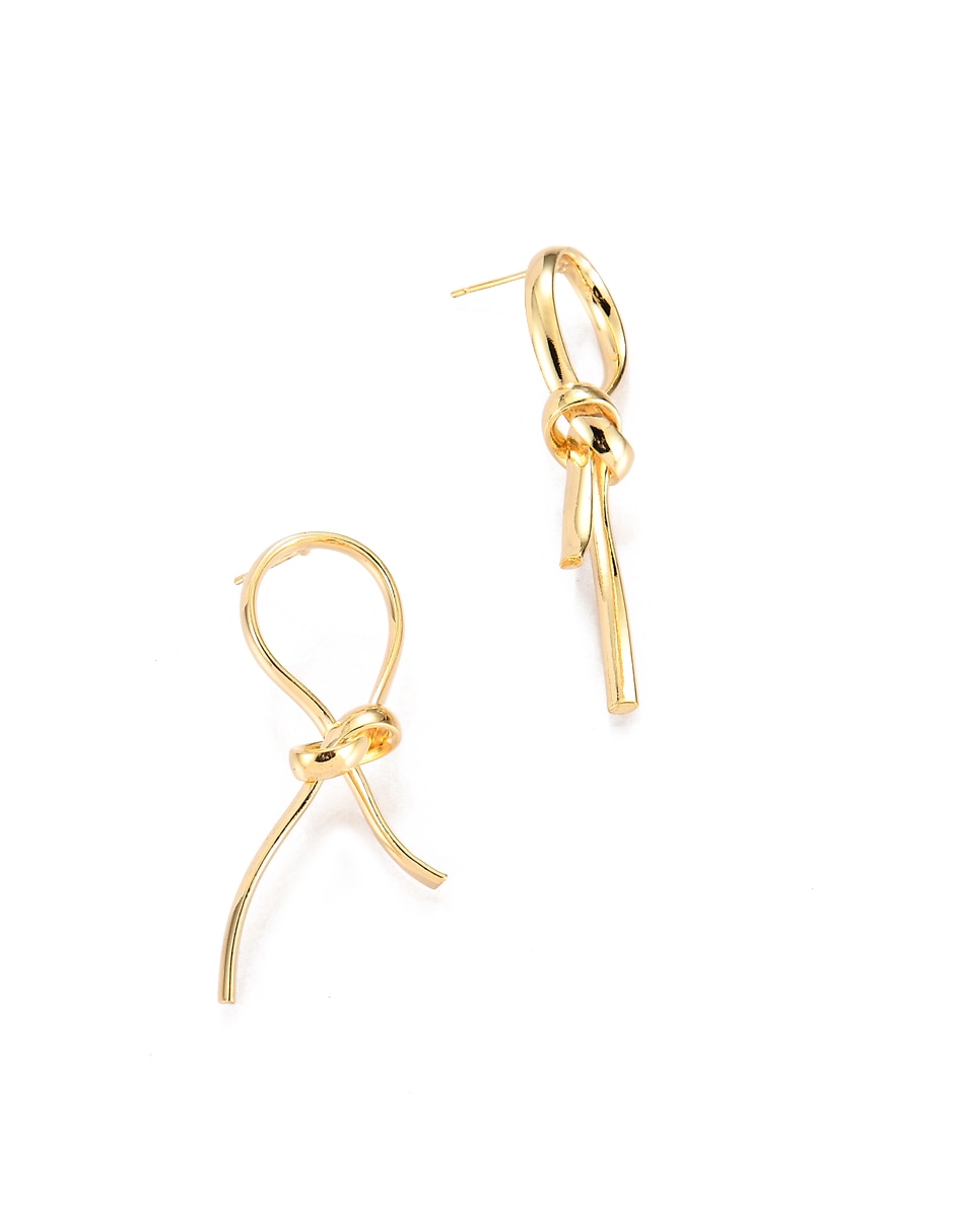 Aretes largos con acabado brillante Aretes largos con acabado brillante