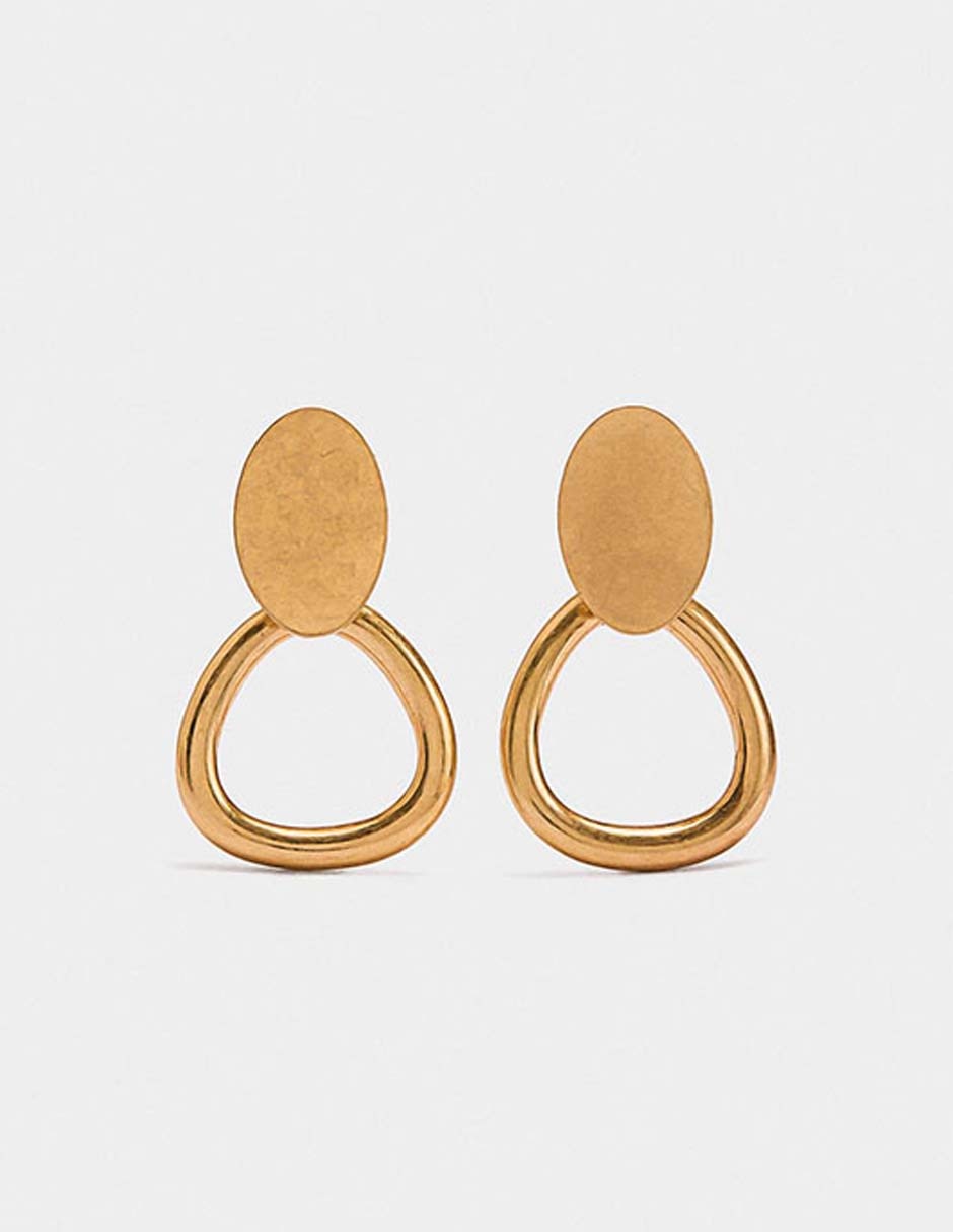 Aretes cortos con acabado pulido