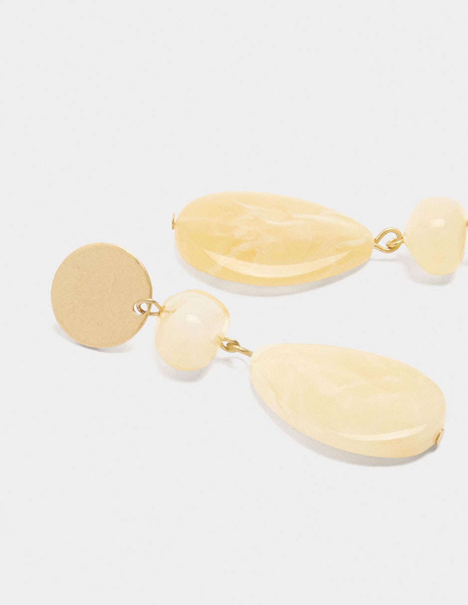 Aretes largos con acabado brillante