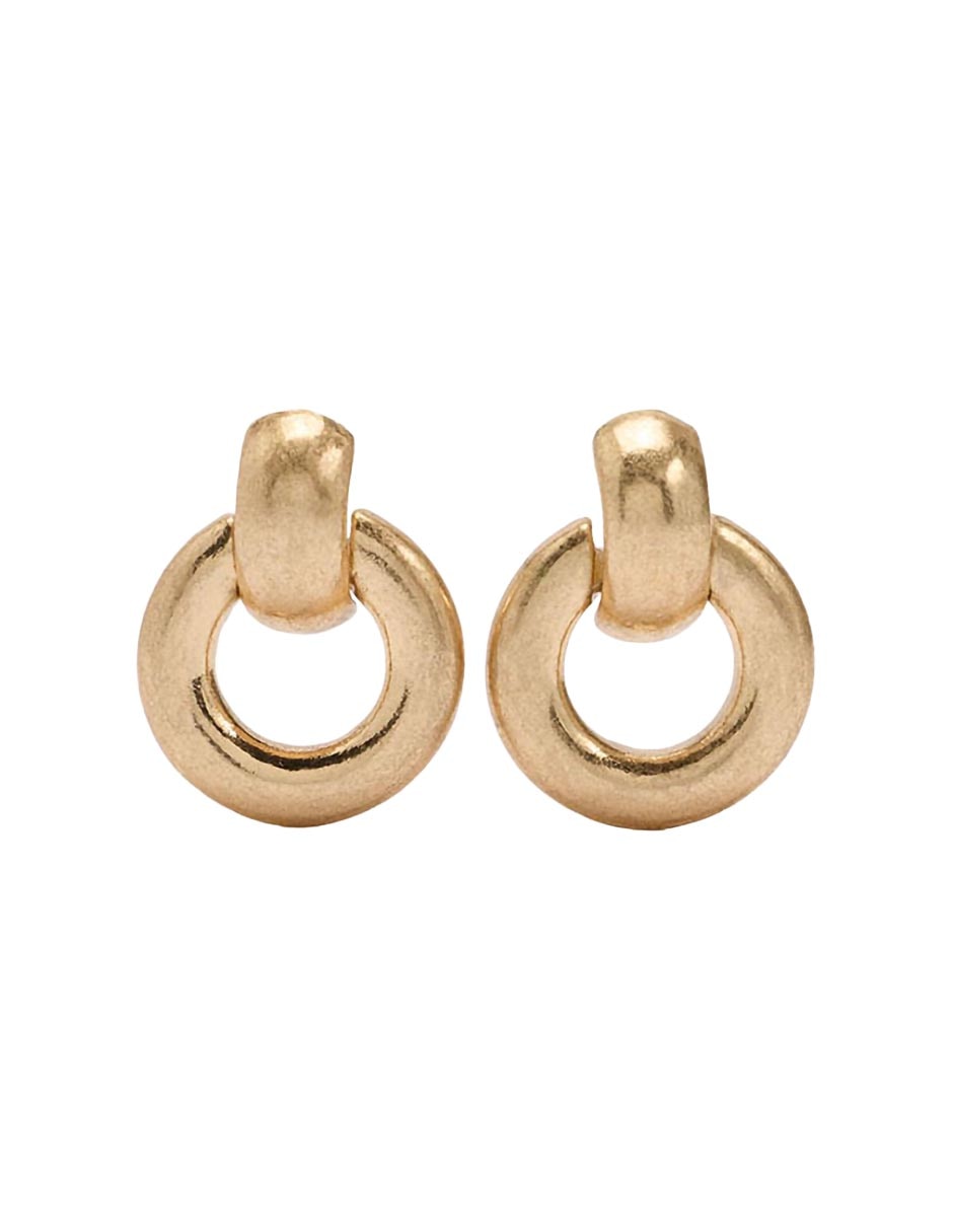 Aretes cortos con acabado brillante