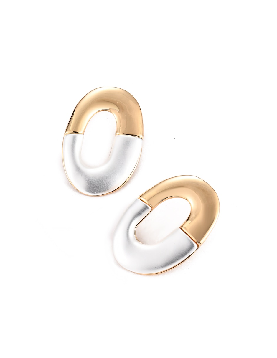 Aretes ovalados con acabado brillante 2