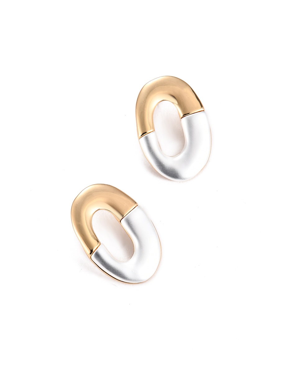 Aretes ovalados con acabado brillante 3