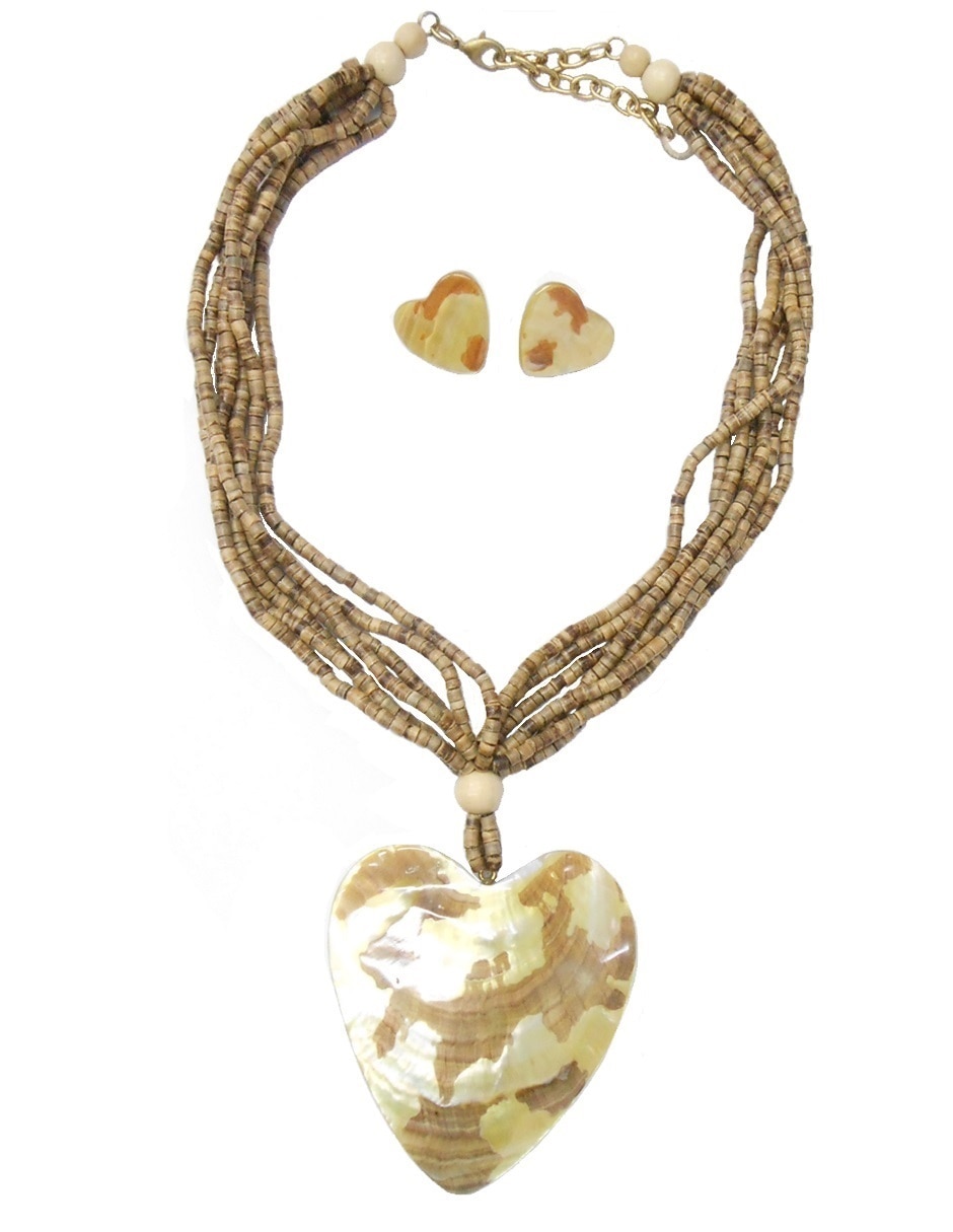 Aretes y collar de corazón concha nácar