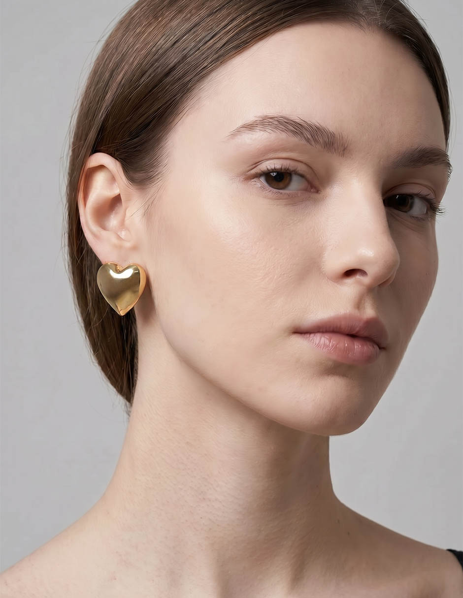 Aretes Largos De Corazón Map Con Acabado Pulido