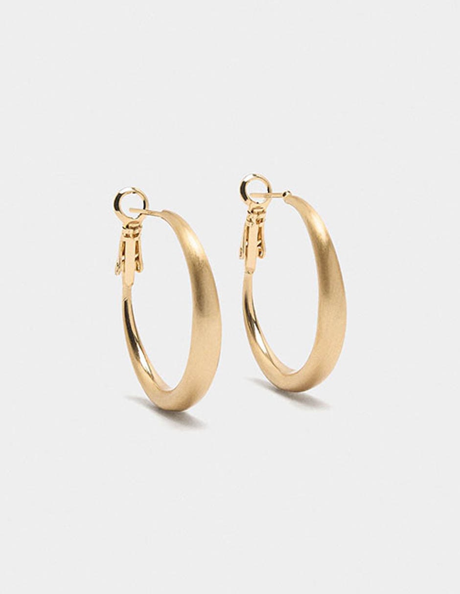 Aretes Golden Delicates con acabado liso Aretes Golden Delicates con acabado liso