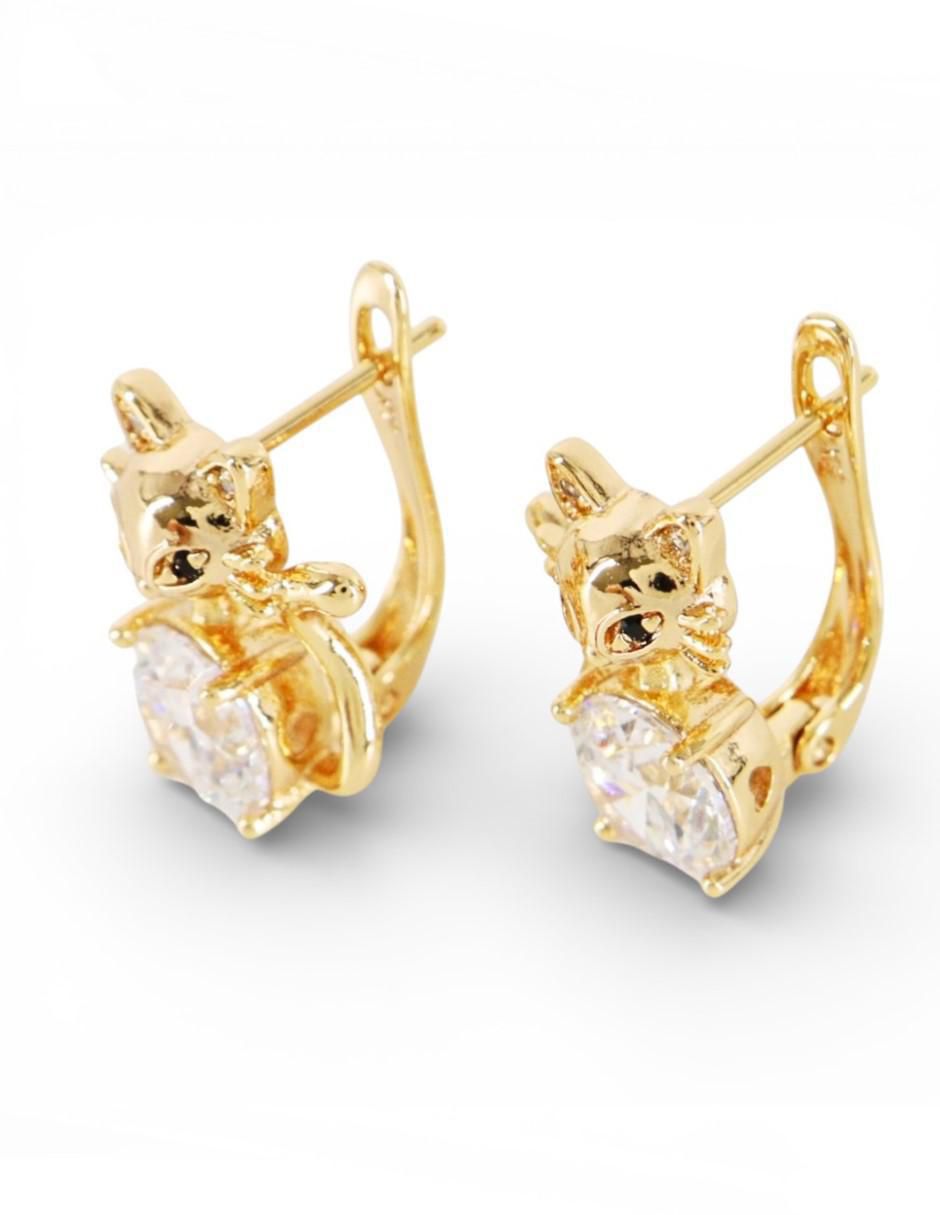 Aretes de gato de oro laminado 18 K con acabado brillante