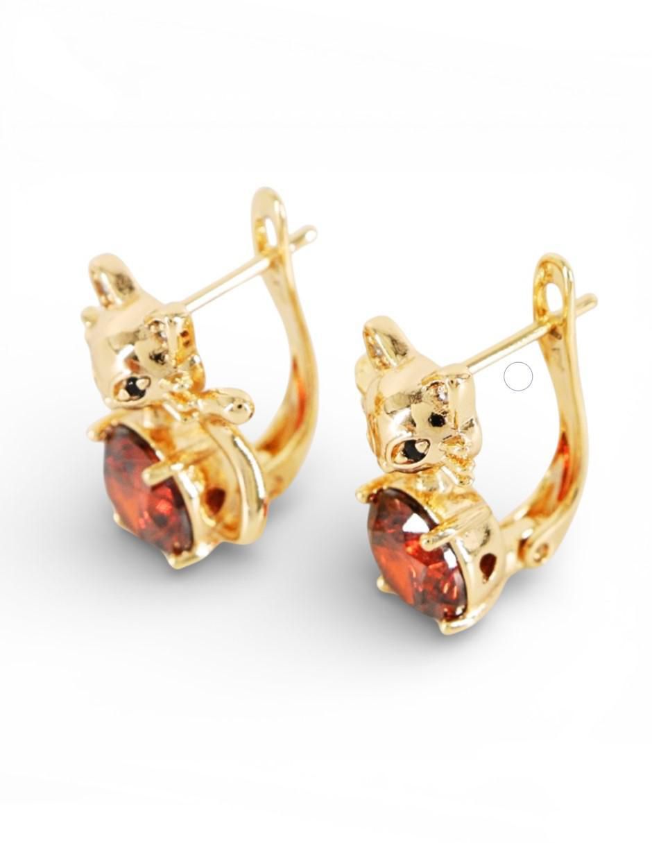 Aretes de gato de oro laminado 18 K con acabado brillante 1