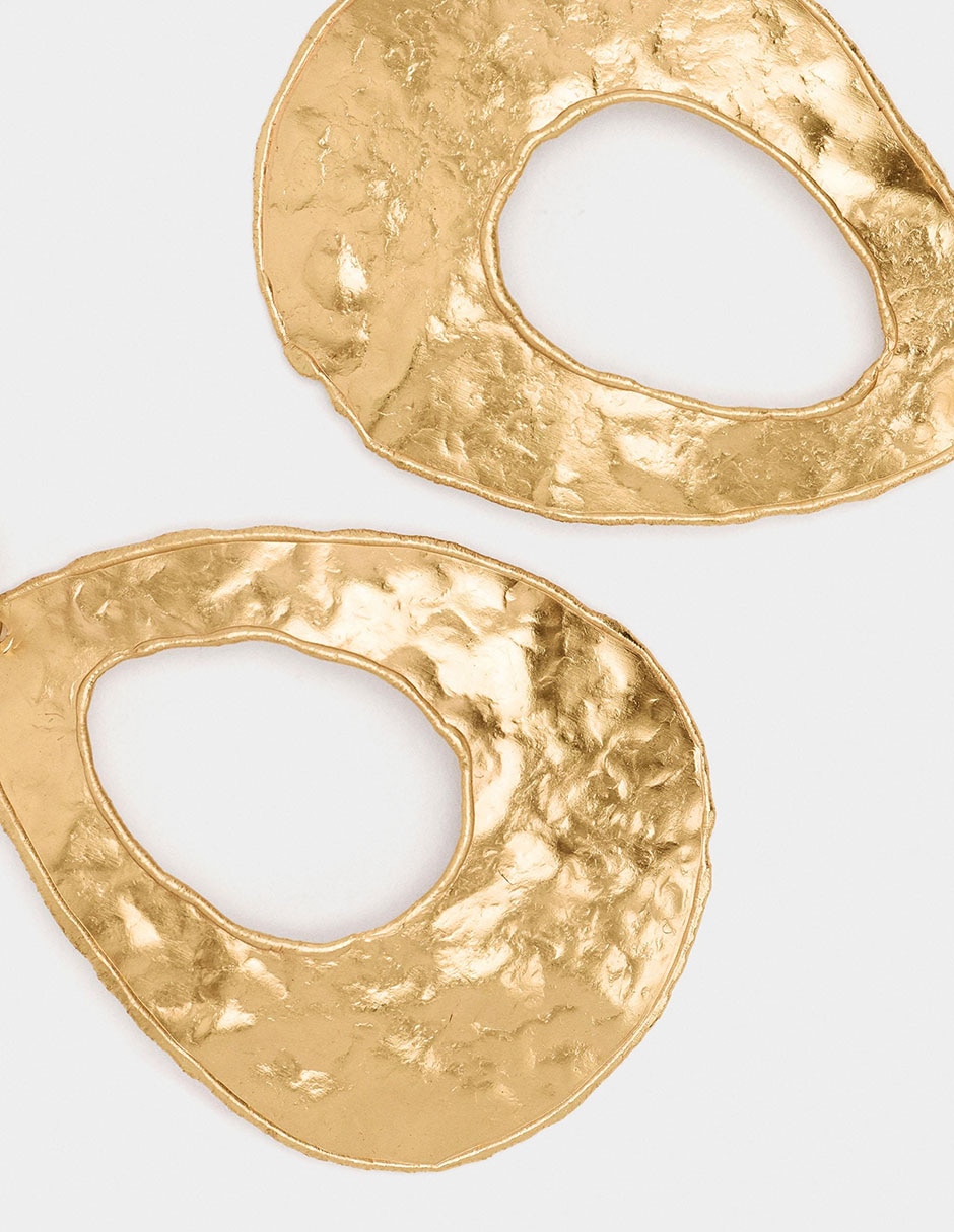 Aretes largos Trend Extra con acabado martillado