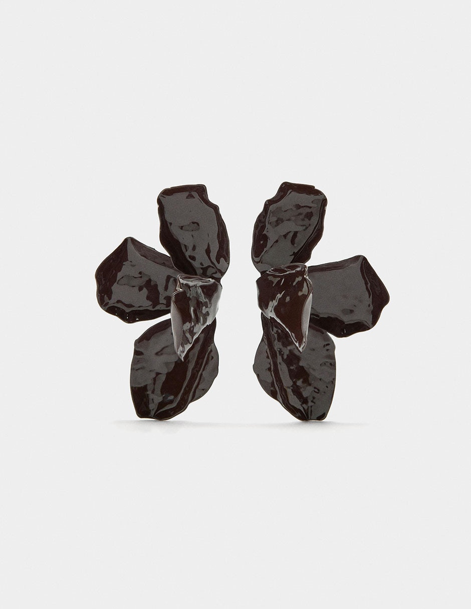 Aretes largos Petals con acabado brillante Aretes largos Petals con acabado brillante