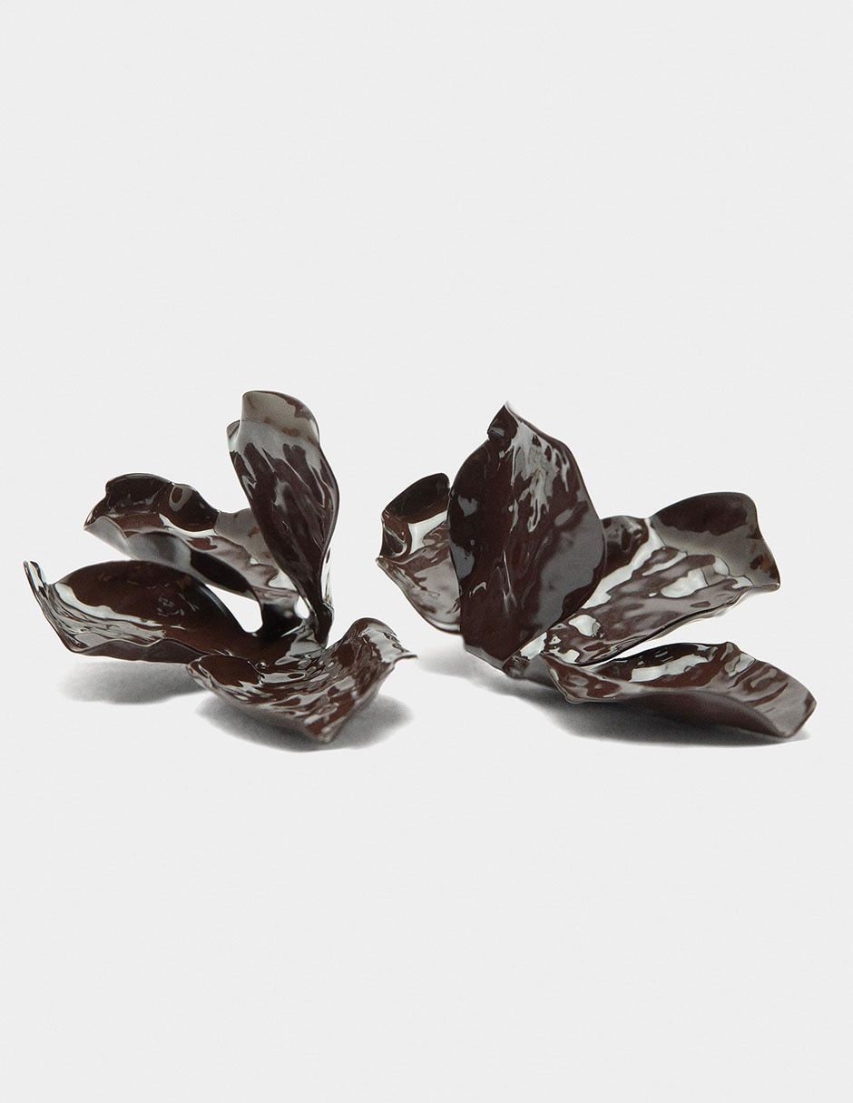 Aretes largos Petals con acabado brillante