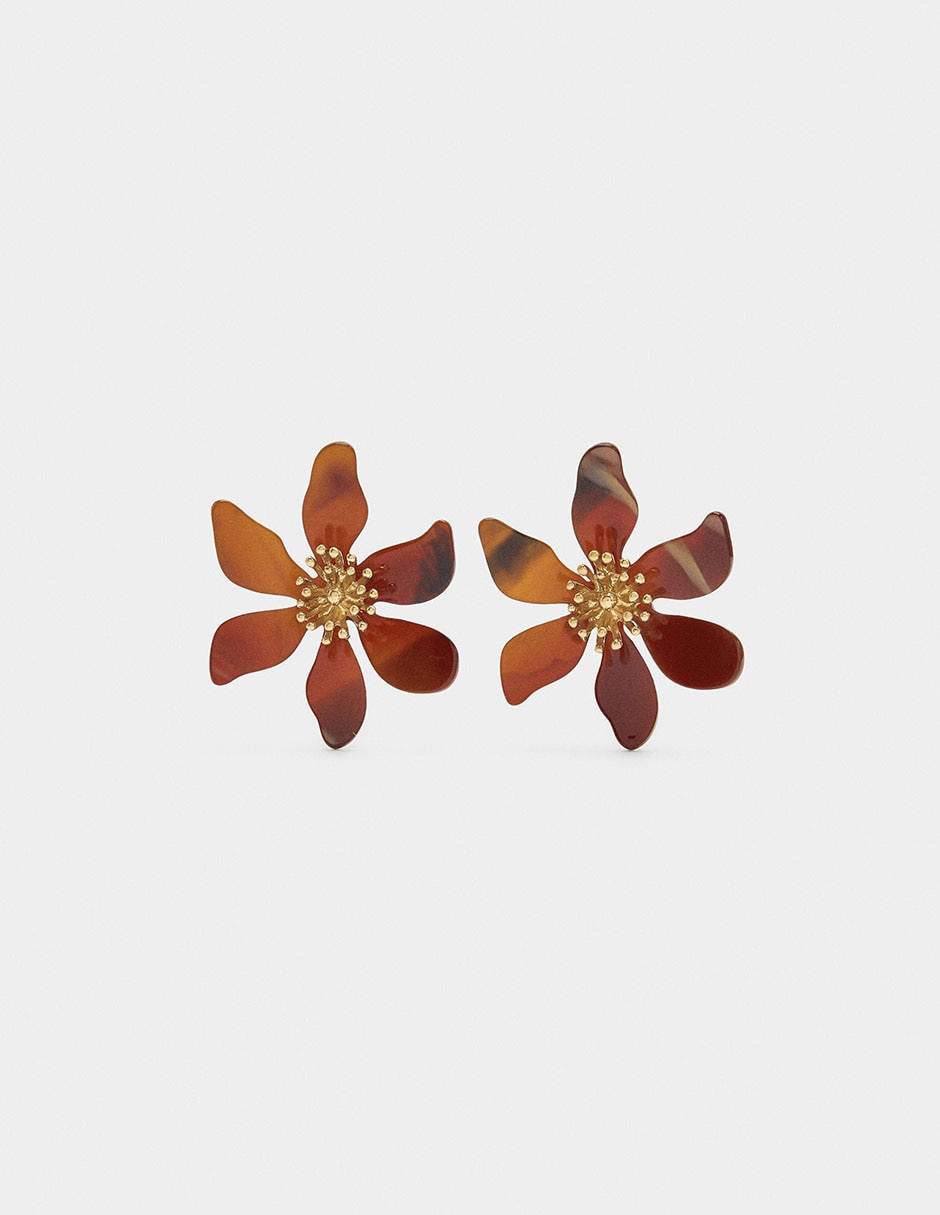 Aretes cortos con acabado brillante Aretes cortos con acabado brillante