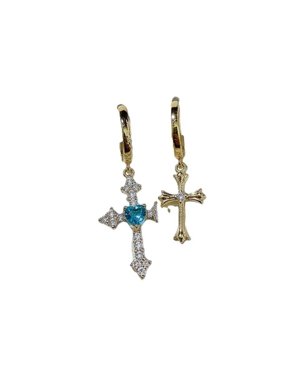 Set de aretes de cruz de oro laminado 10 K con acabado brillante 2