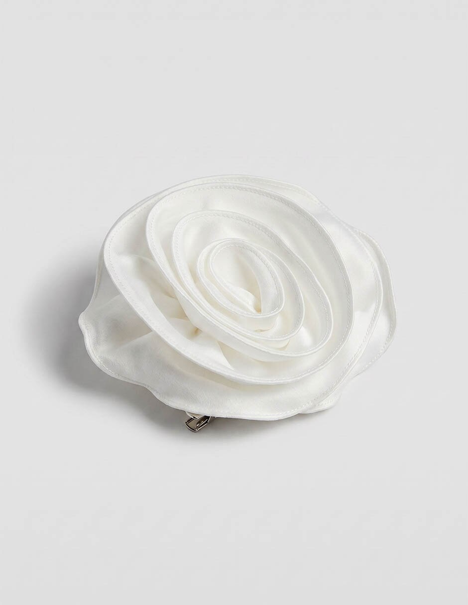 Tocado para cabello con acabado mate 1