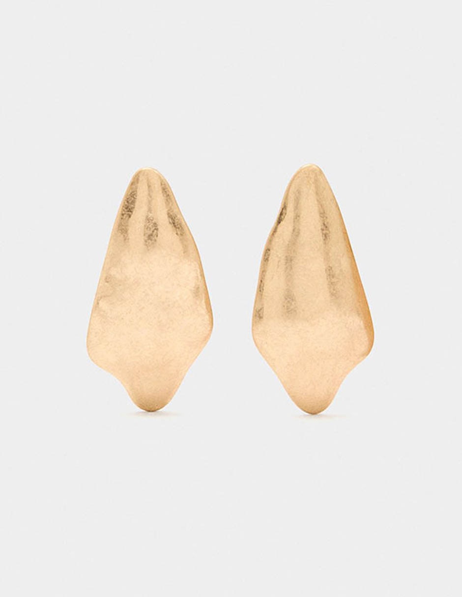 Aretes largos con acabado mate Aretes largos con acabado mate
