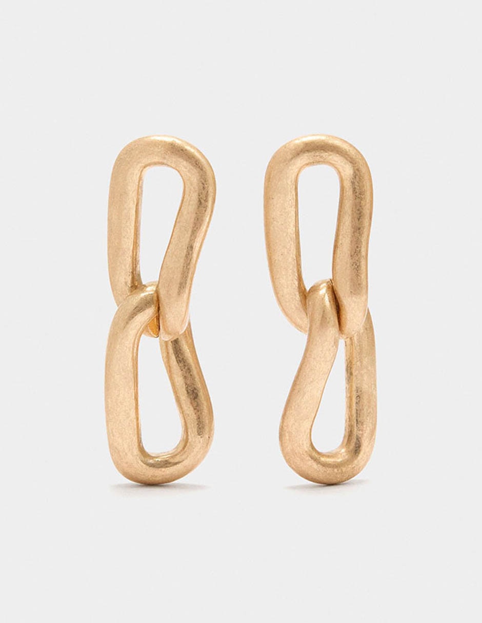 Aretes largos con acabado brillante Aretes largos con acabado brillante