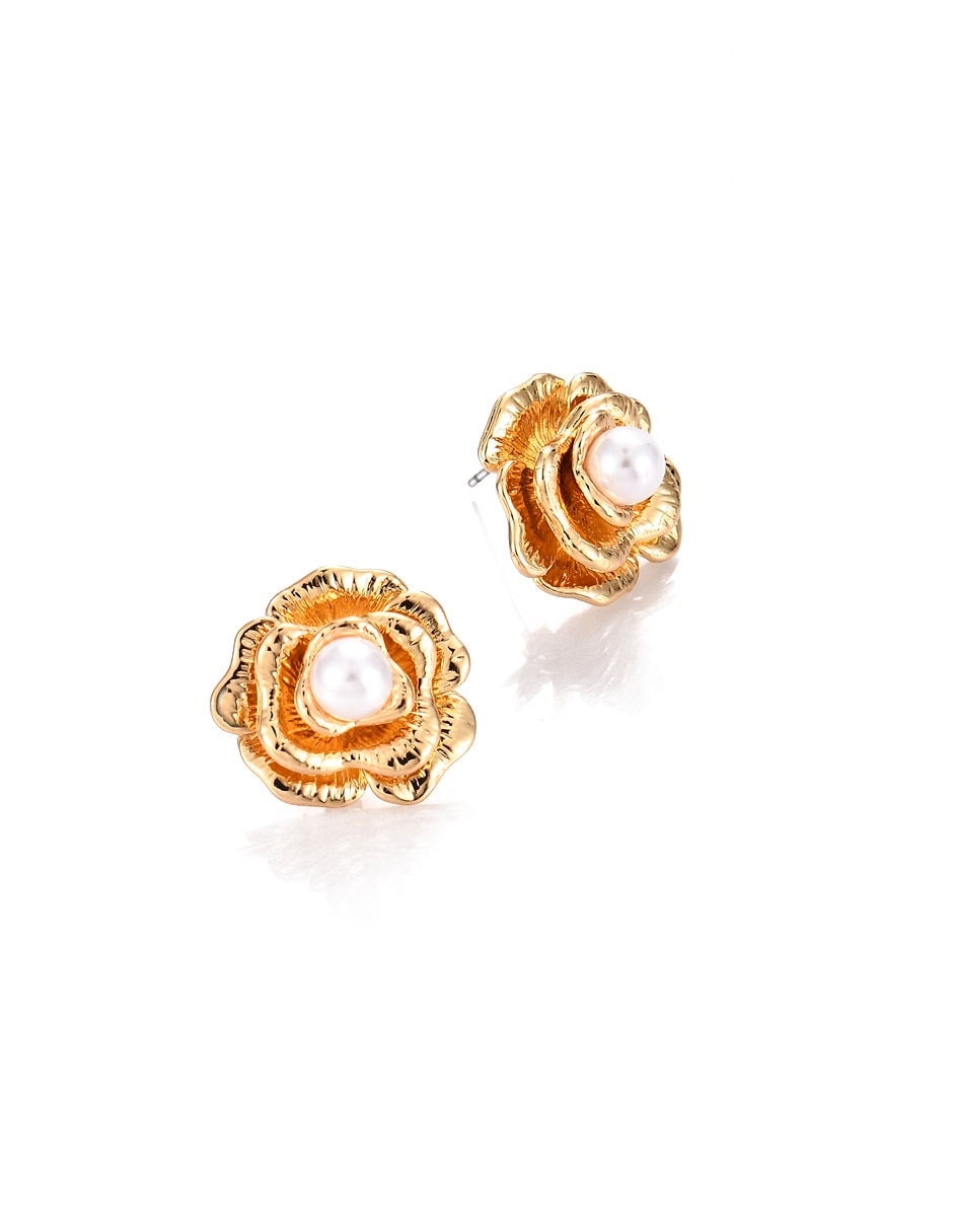 Aretes cortos de flor con acabado brillante