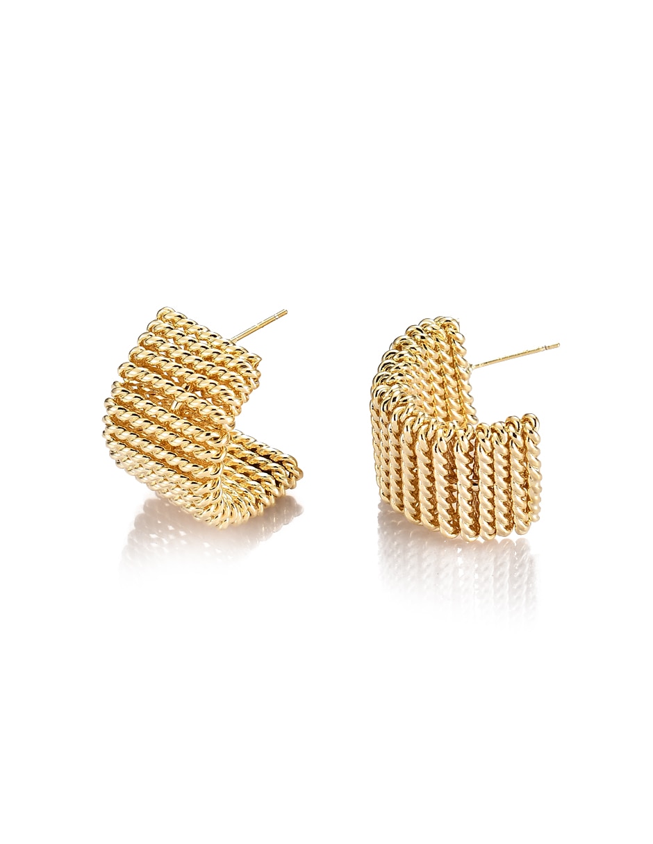 Aretes cortos con acabado brillante