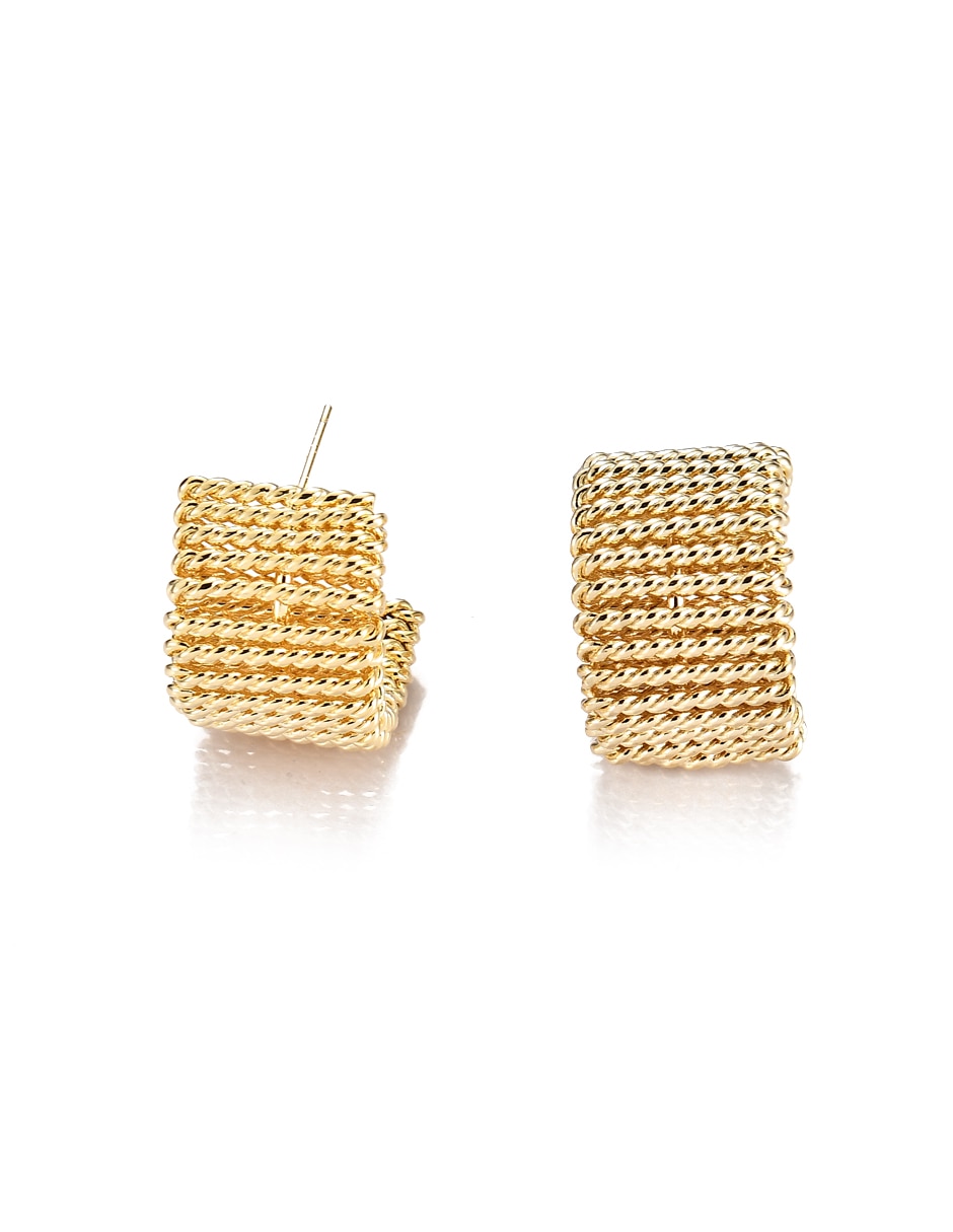 Aretes cortos con acabado brillante