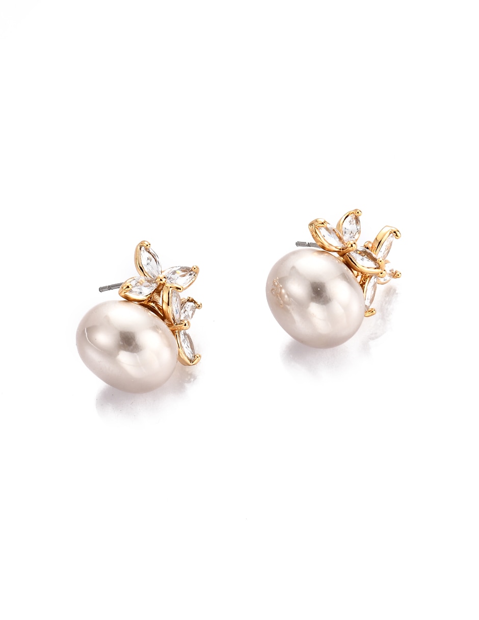 Aretes cortos con acabado brillante zirconia