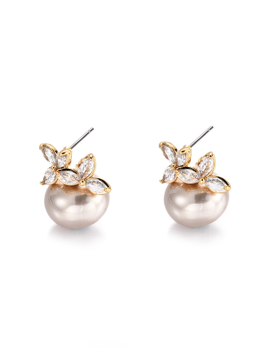 Aretes cortos con acabado brillante zirconia