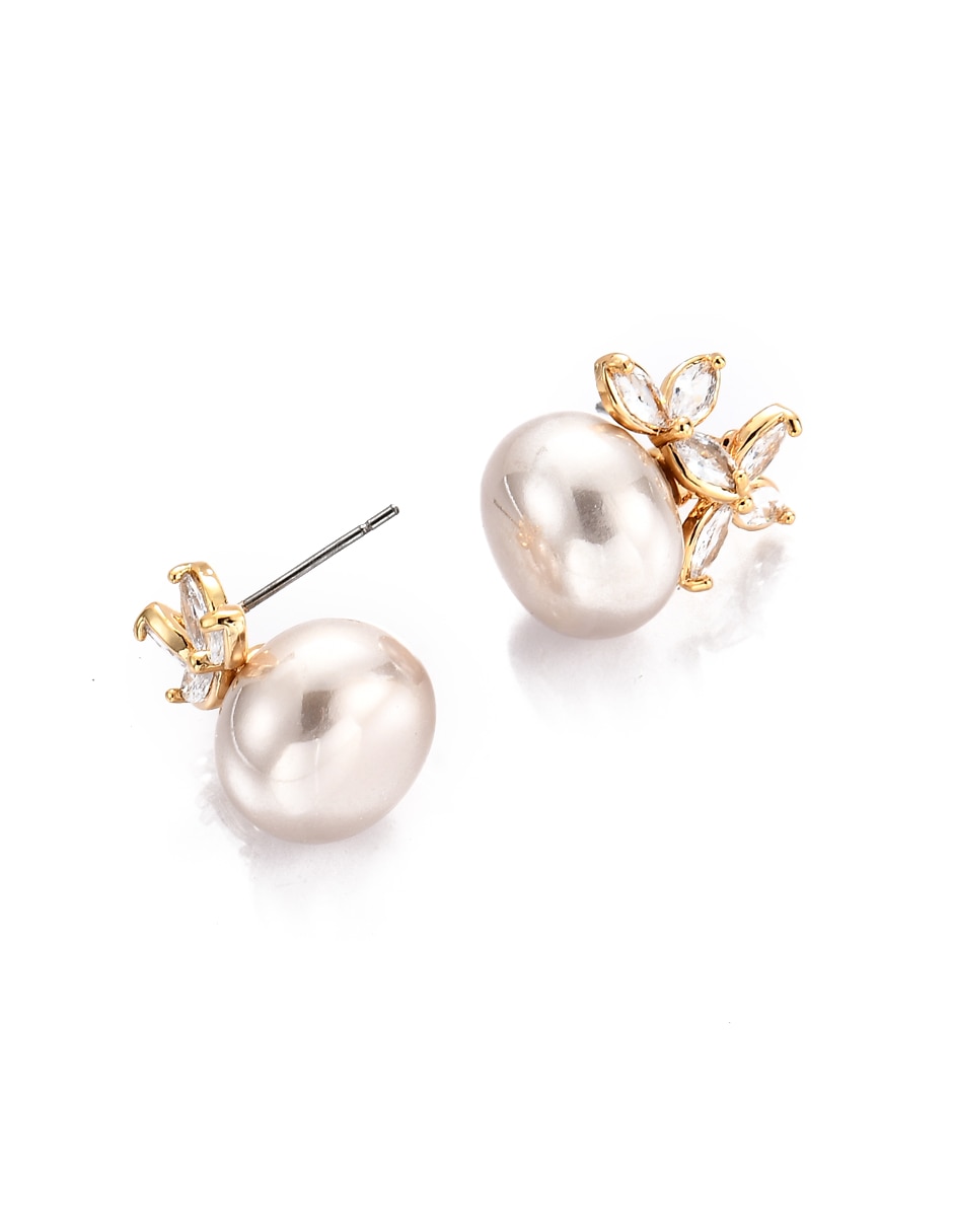 Aretes cortos con acabado brillante zirconia