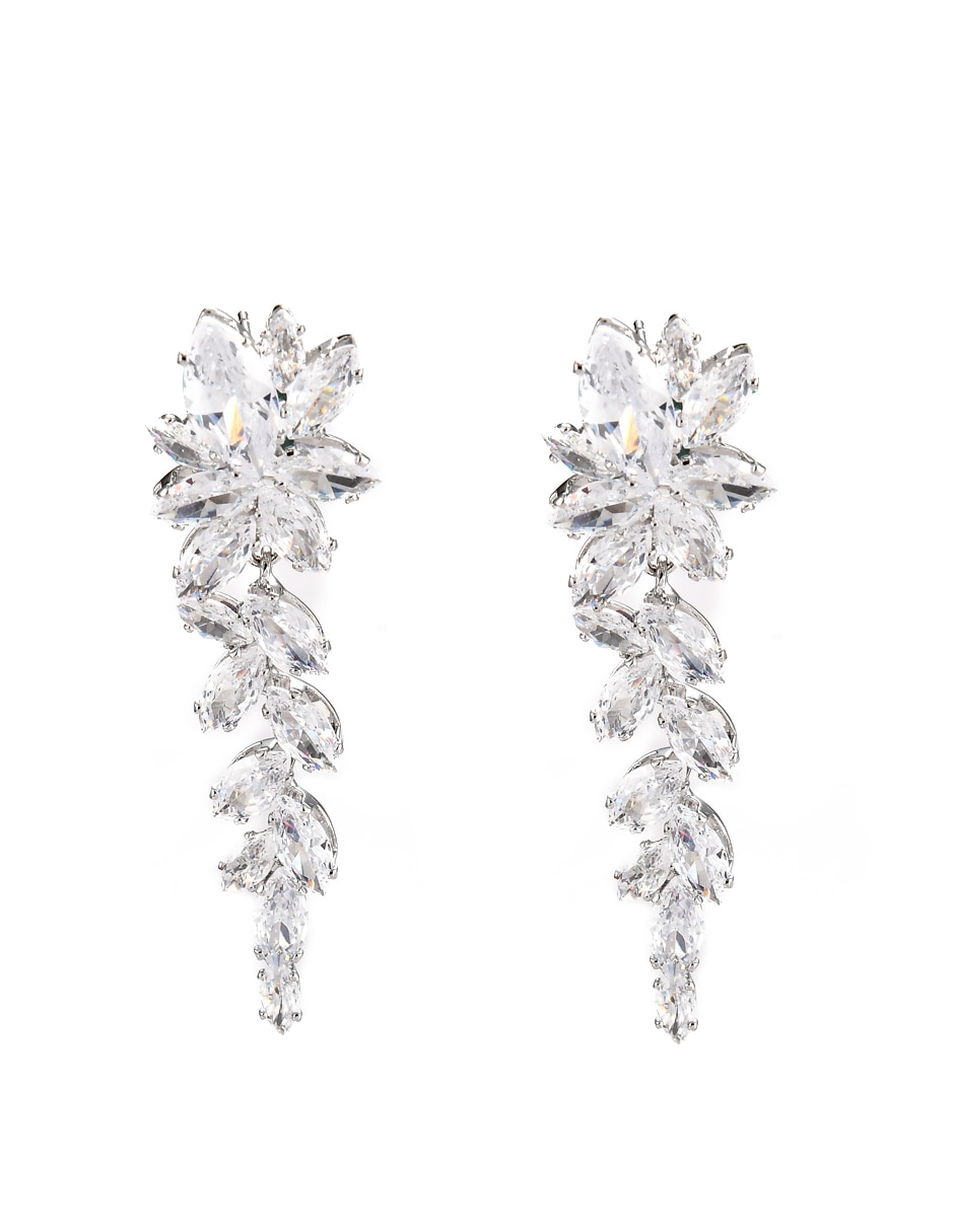 Aretes largos con acabado brillante cristal Aretes largos con acabado brillante cristal