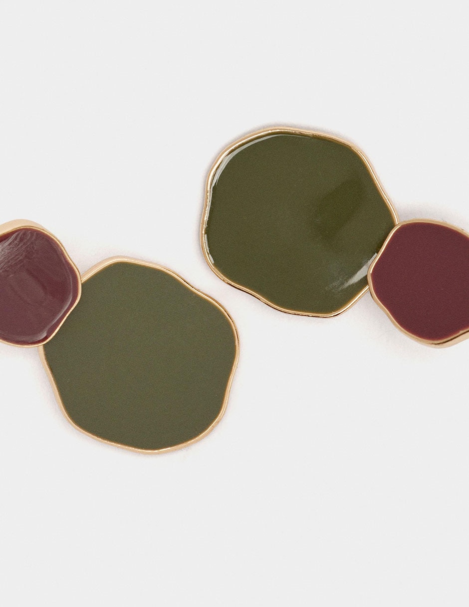 Aretes largos Parfois Maison Clay con acabado brillante