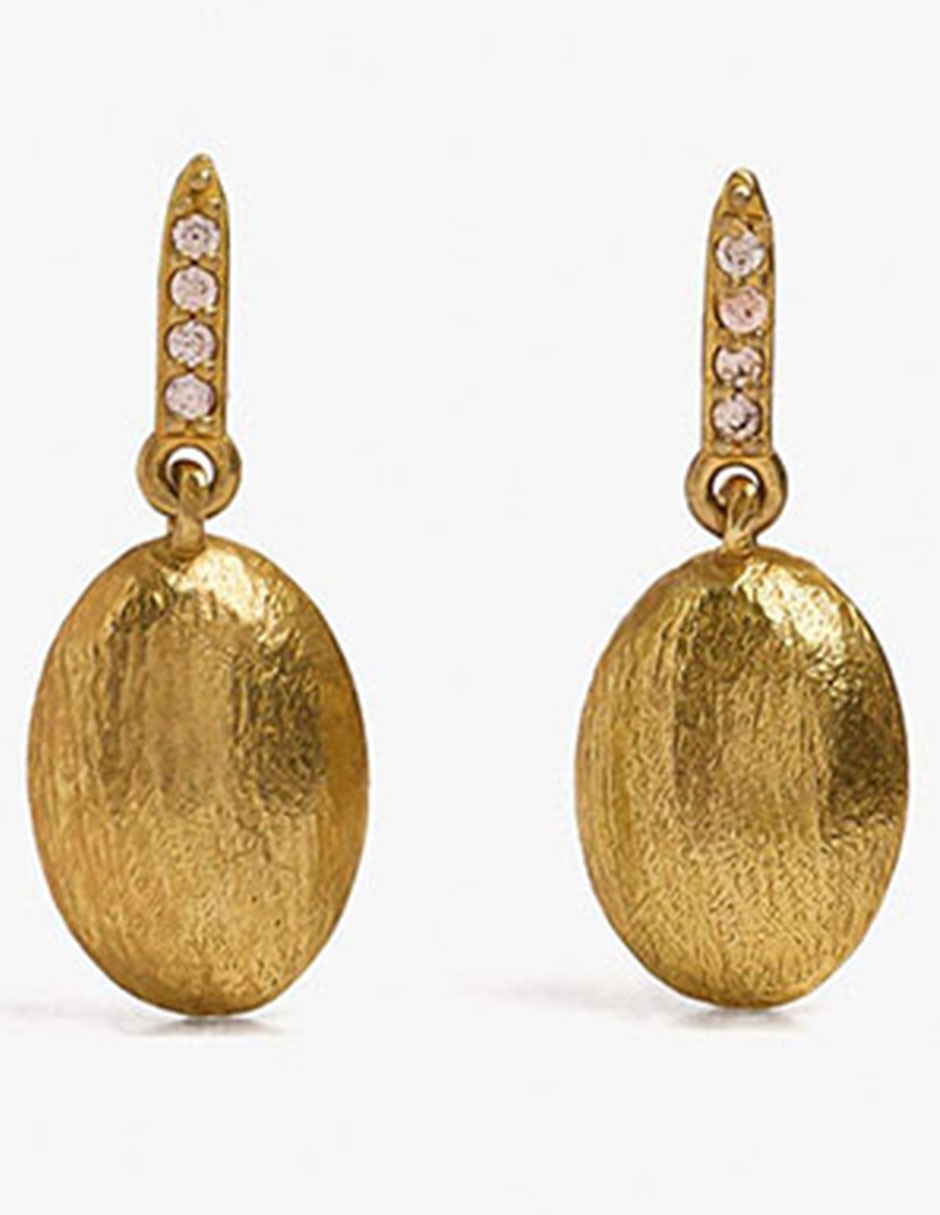 Aretes Golden Delicates con acabado cepillado