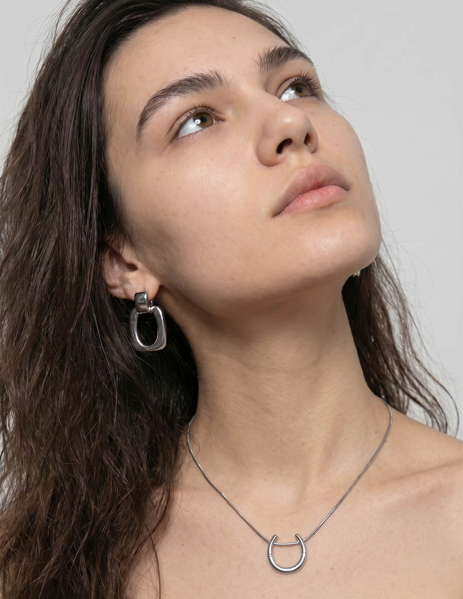 Set de aretes y collar Set de aretes y collar