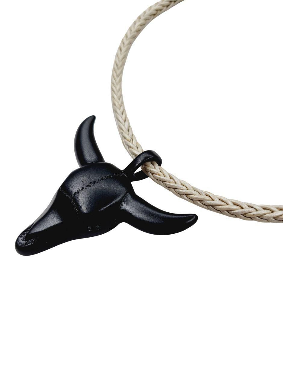 Collar de toro de piel