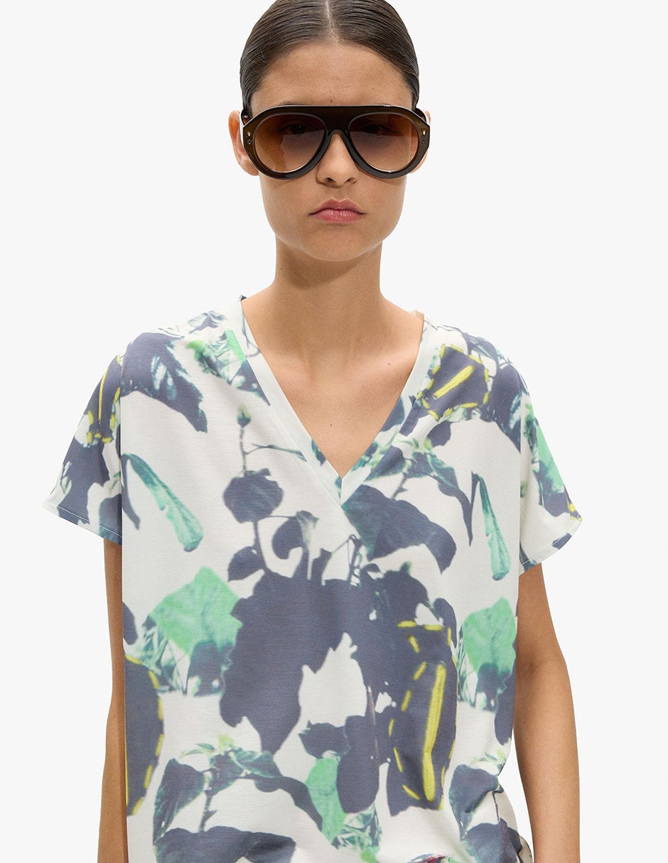 Playera manga corta cuello v para mujer 4