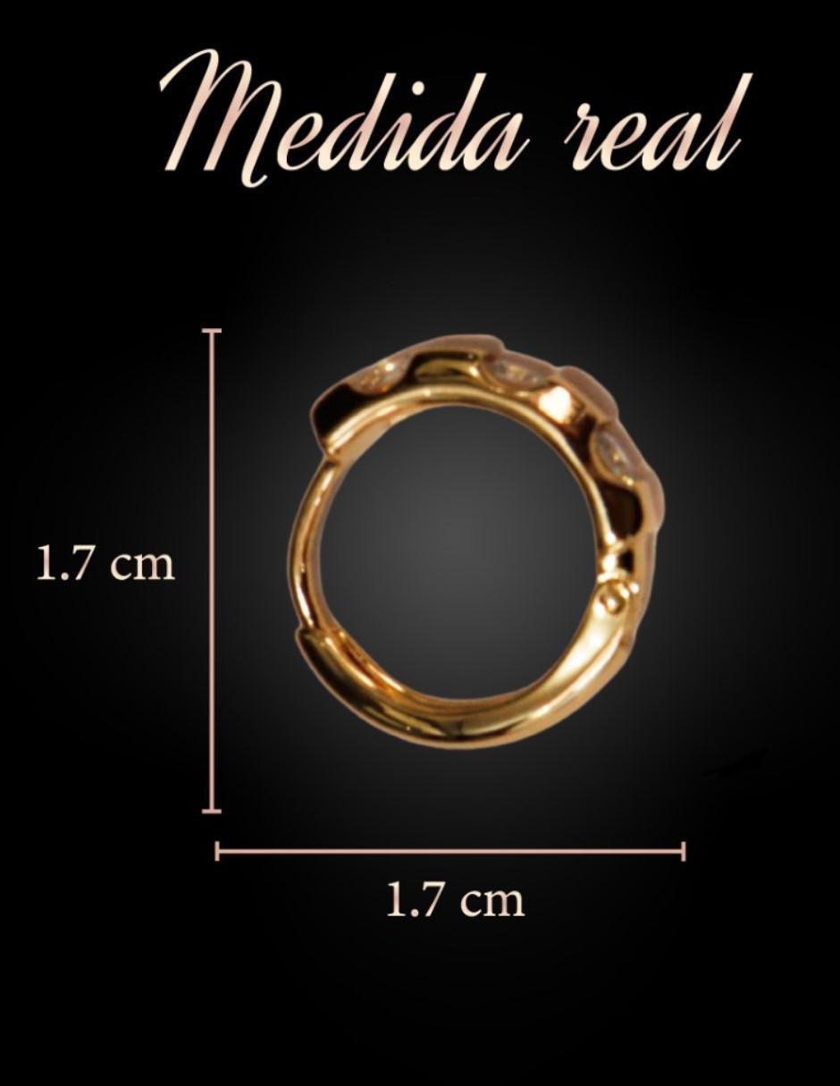Aretes huggies de oro laminado 14 K con acabado brillante zirconia 6