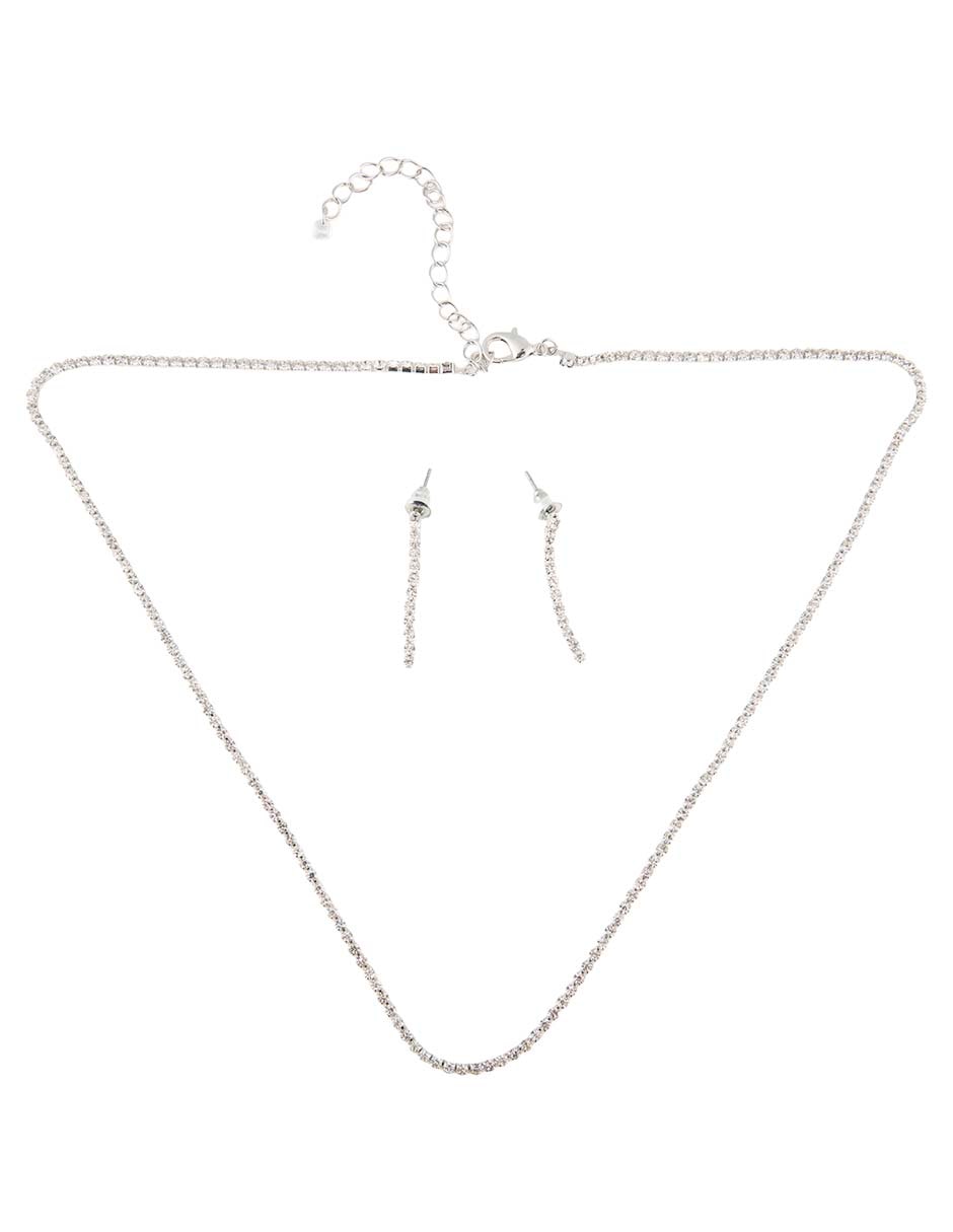 Aretes y collar Aretes y collar