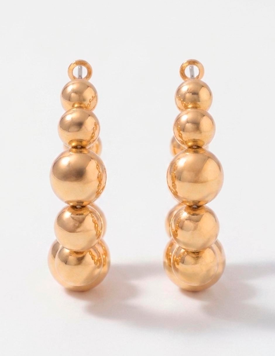 Aretes cortos con acabado brillante 3