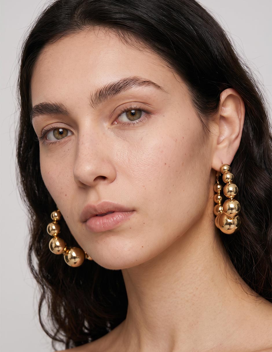 Aretes cortos con acabado brillante Aretes cortos con acabado brillante