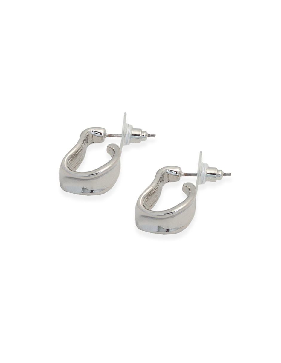 Aretes largos de ovalada de metal con acabado lustre Aretes largos de ovalada de metal con acabado lustre