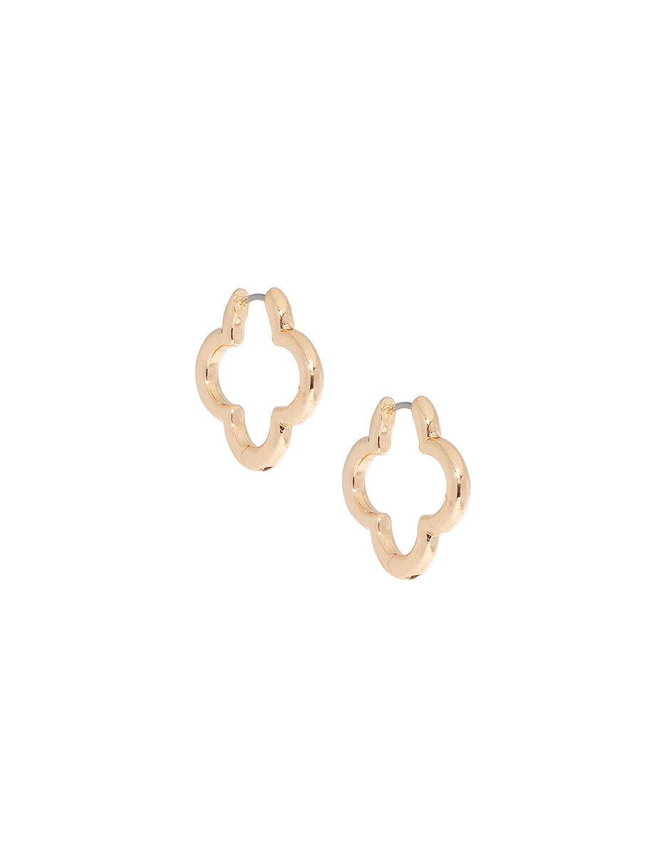 Aretes corto de trébol de metal con acabado lustre 2