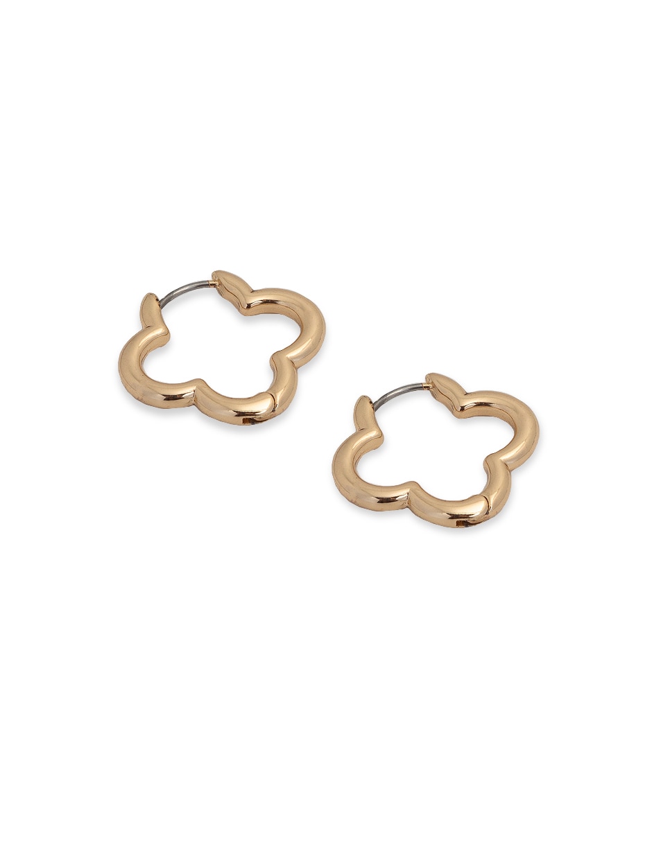 Aretes corto de trébol de metal con acabado lustre 3